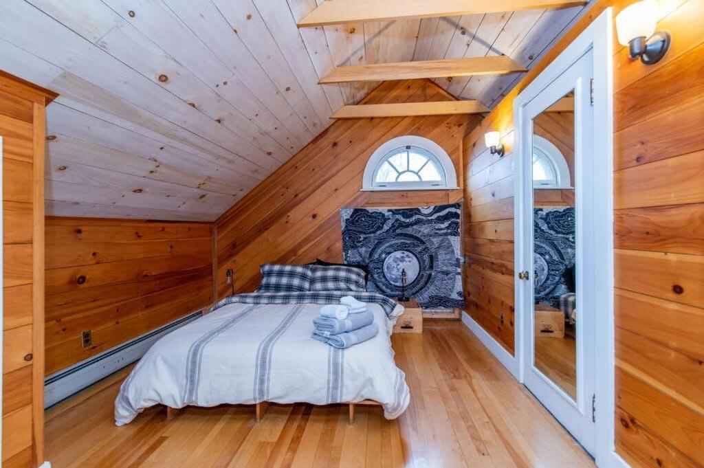 Bright And Cozy Treehouse Apartment Burlington Zewnętrze zdjęcie