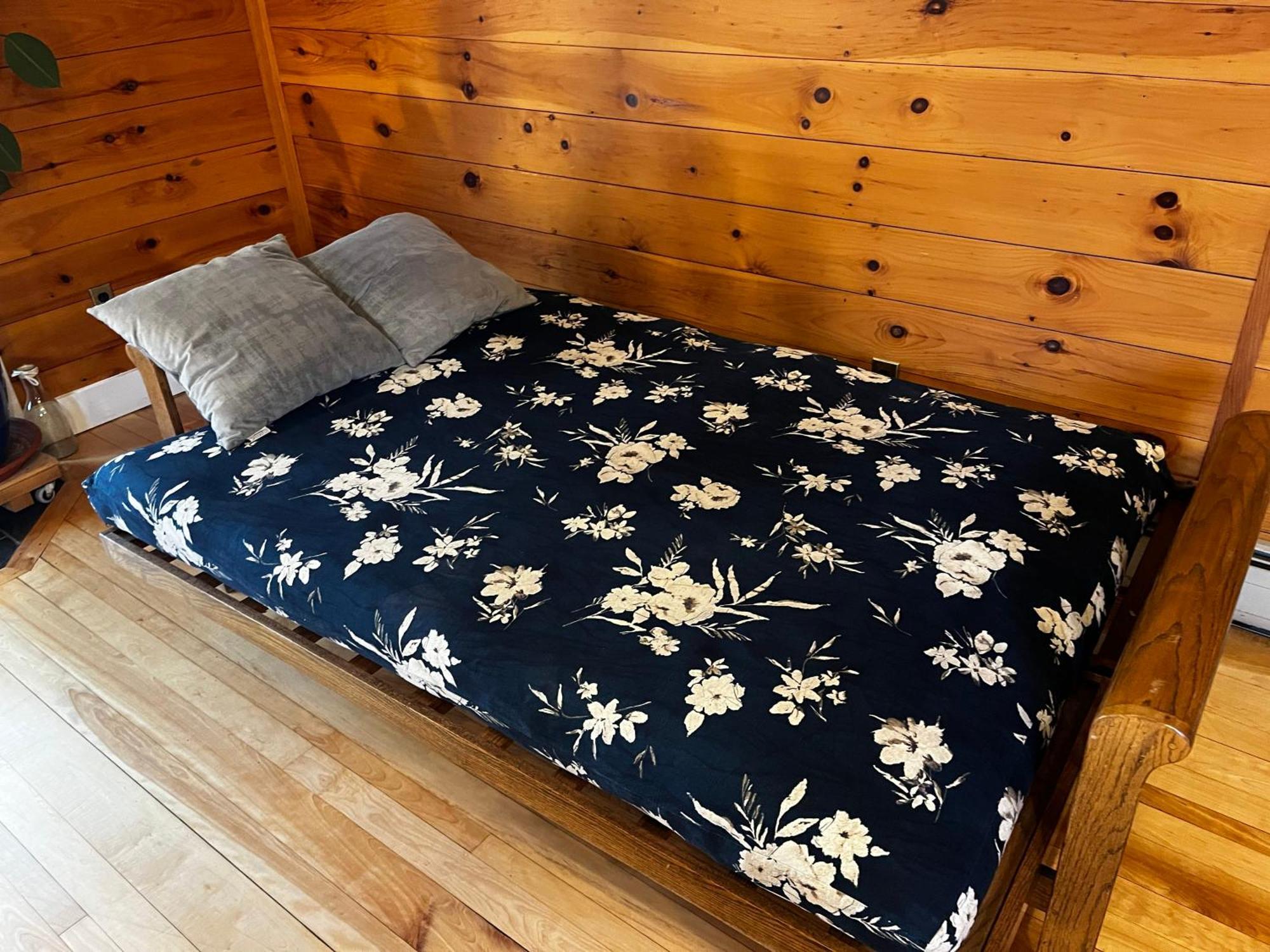 Bright And Cozy Treehouse Apartment Burlington Zewnętrze zdjęcie